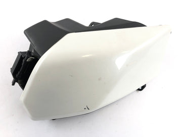 Moto Guzzi Stelvio 1200 8v [2011] - Staufach -beklädnad på framsidan med fliken