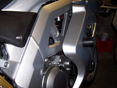 Suzuki SV 650 S ABS [2007-2012] - Aero-Crash-Protektoren (Schwingenlagerung) Schwarz Suzuki SV650 Full Faired