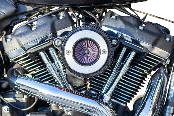 Harley-Davidson FXFB 1750 Softail Fat Bob 107 [2021] - Air Stinger Stealth Luftfiltersatz – Oberfläche: Schwarz, Verchromt – Bild 9