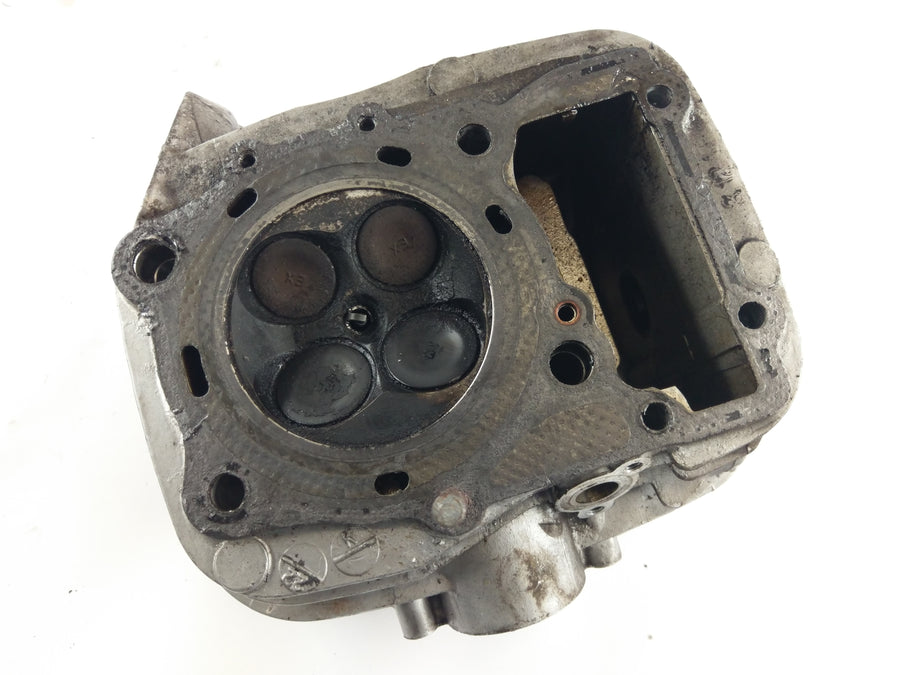 Suzuki Intruder VS 700 VP51A [1986] - Cylinder head
