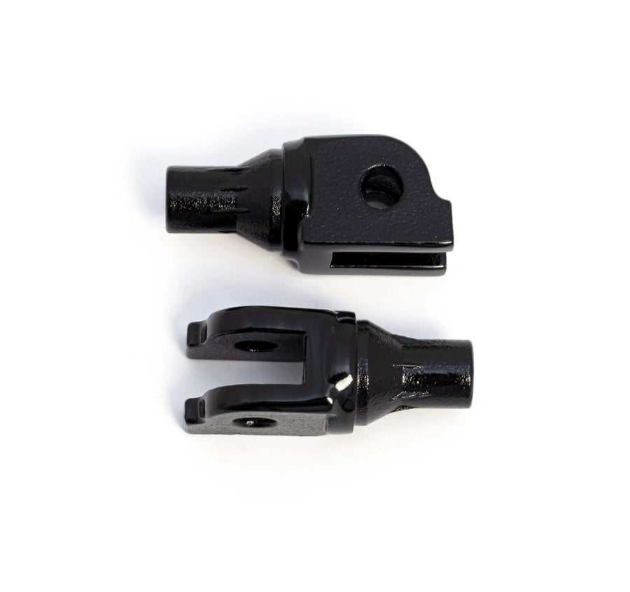 Harley-Davidson Street Bob 114 FXBBS [KURYAKYN] – Konischer Fussrastenadapter