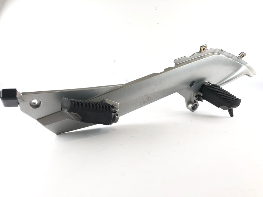 BMW R 1200 RT [2004] - Footrest Carrier till höger