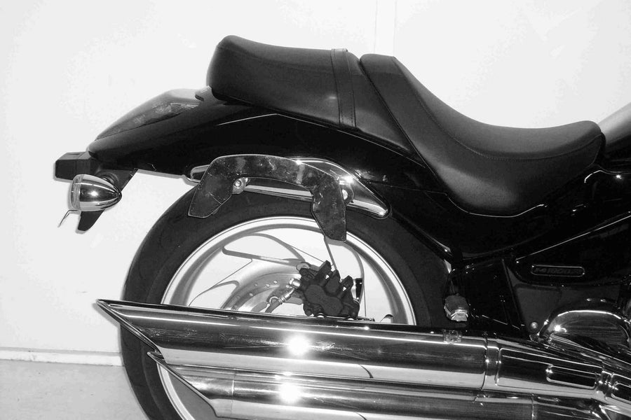 Suzuki M 1800 [2006-2012] - C-Bow sidohållare från sidan