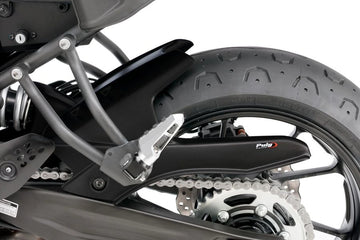 TRIUMPH BONNEVILLE T 120 BLACK [2025] - Bakhjulsskydd | Carbon look | PUIG 7048C