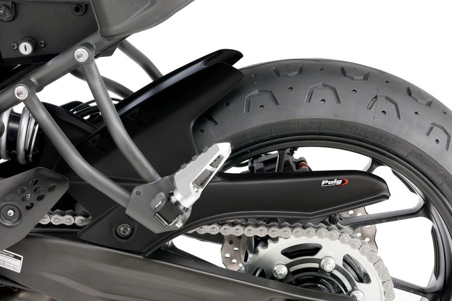 TRIUMPH BONNEVILLE T 120 BLACK [2025] - Bakhjulsskydd | Carbon look | PUIG 7048C