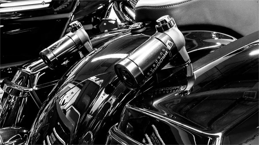 Harley-Davidson Road Glide ST FLTRXST [PROGRESSIVE SUSPENSION] – Reservoir-Halterung
