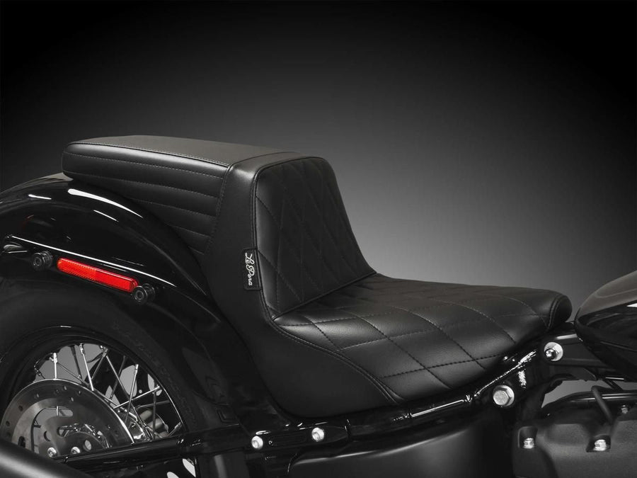 Harley Davidson FLSL [2018-2021] – Kickflip Sitz Gefaltete Naht Schwarzes Vinyl