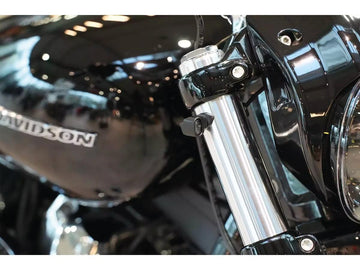 Harley Davidson Softail [2018-2025] -Kick-stripe blinkerset 49mm svart - 0