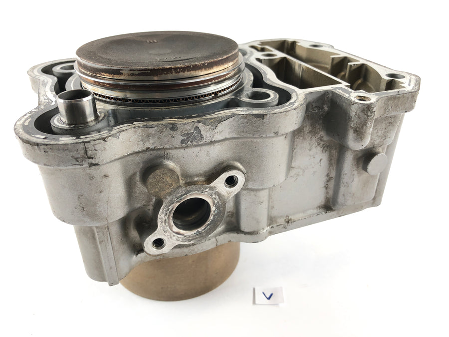 Honda Africa Twin XRV 750 RD07 [1993] - Cylinder med kolvar framför