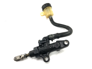 Yamaha YZF R1 RN09 [2002] - Huvudcylinder för bromscylinder för bakre bromspump