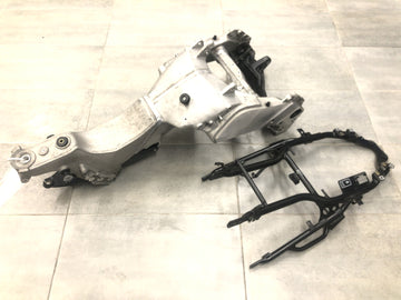 BMW K 1200 RS [1997] - huvudram med papper bakram ram bakre ram