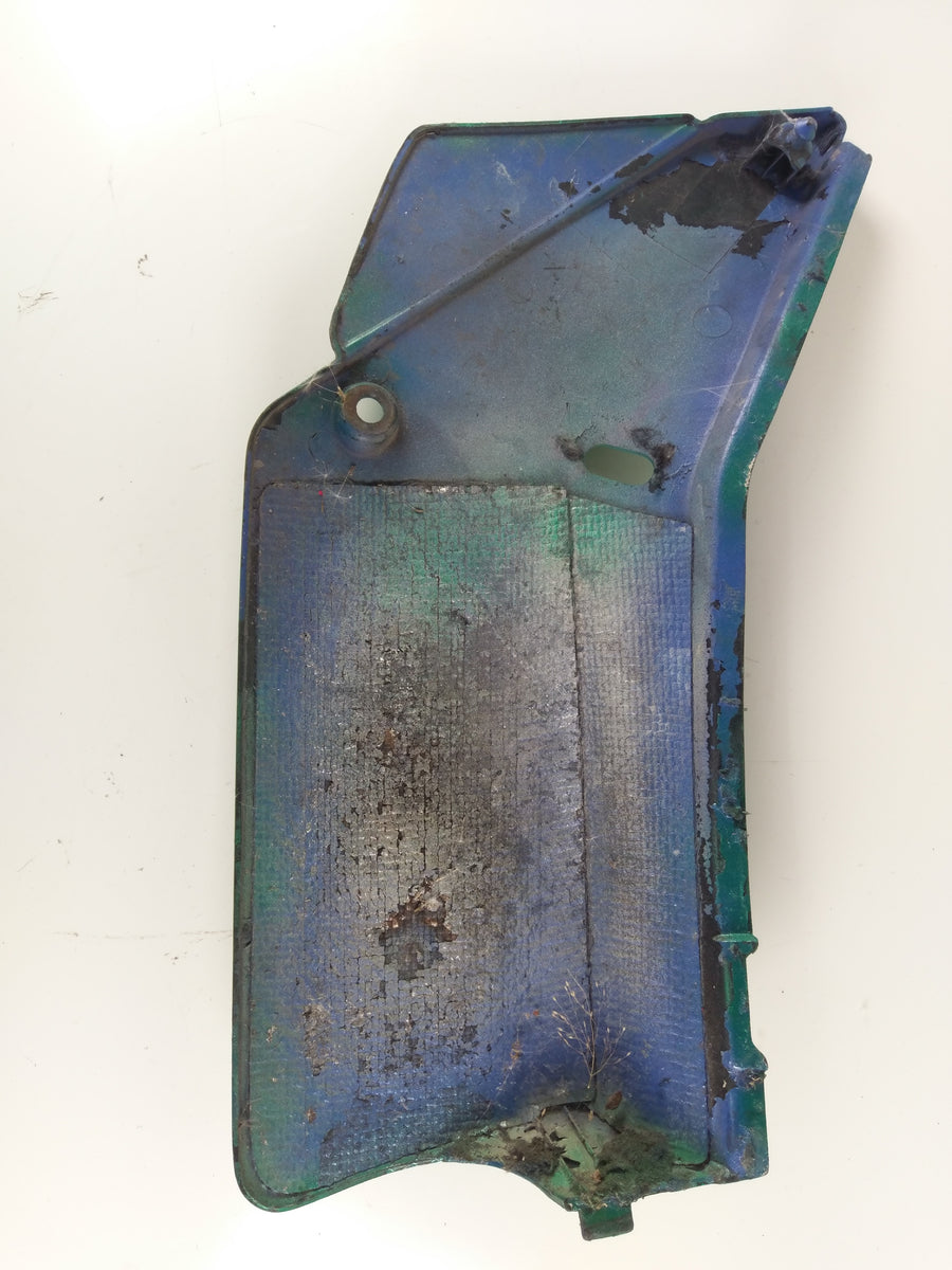 Suzuki DR 650 SP42B - Siddel på höger plast