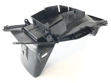 Suzuki Bandit GSF 1200 S WVA9 [2001] - Underjordisk av bakre fagle fenders på baksidan av stänkskyddet