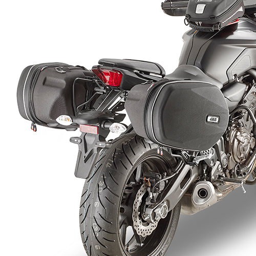 Yamaha MT 07 [GIVI] - Spacer för EASYLOCK sadelväskor eller sadelväskor det är möjligt