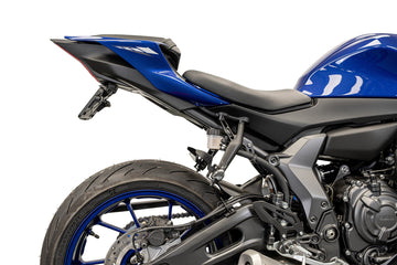 Yamaha YZF-R7 [2022–2025] - Dynamischer Kennzeichenhalter mit LED-Blinkern