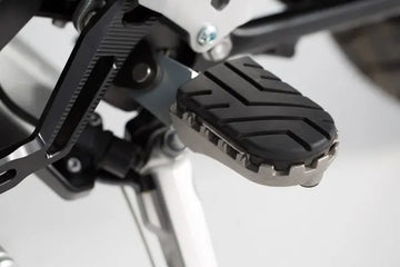 Triumph Scrambler 1200 X [2025-2026] - ION fotstöd – bild 1