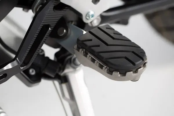 Triumph Scrambler 1200 XE [2025-2026] - ION fotstöd – bild 1