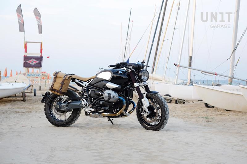 BMW R nineT 1200 Urban G/S (hoher Auspuff) [2017-2023] - Canvas-Seitentasche 10L-14L + Rahmen der NineT-Serie