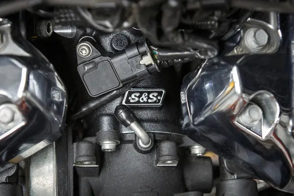 Harley-Davidson FXLRST 1923 Softail Low Rider ST 117 H.O. [2025] - CNC-gefräster 55 mm Ansaugkrümmer – Bild 5