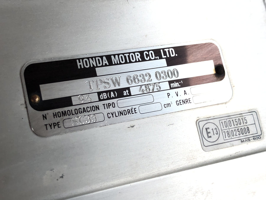 Honda CBR 900 RR Fireblade SC33 [2000] - Ramhuvudram med papper