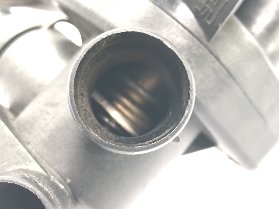 TRIUMPH DAYTONA 955I T595 [1998] - Kühlmittelthermostat Thermostatgehäuse