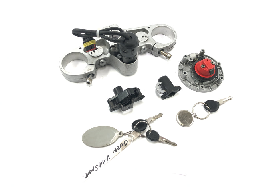 Moto Guzzi V11 Sport [1999] - Låsuppsättning tändningslåsgaffelbrygga vid tanklocket