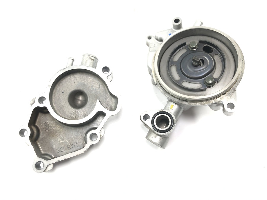 Yamaha WR 125 X DE07 [2010] - Vattenpump kylvätskepump pumphus pumphjul