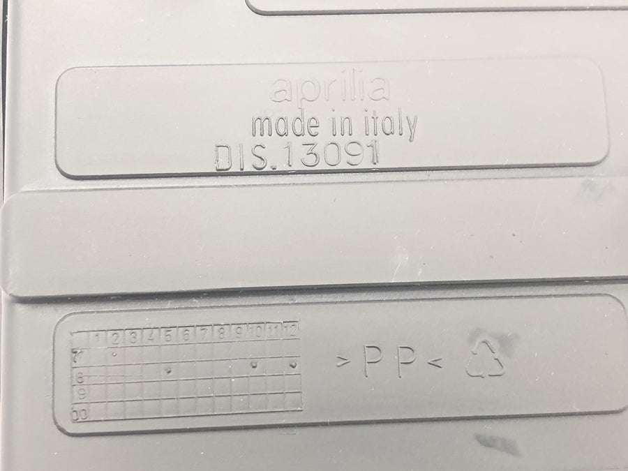 Aprilia Mille RSV 1000 ME [1999] - Batteriefach Abdeckung Deckel Batteriekasten Cover