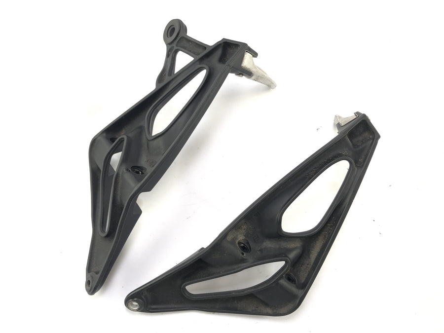 BMW K 1300 R K12S [2014] - Soziusfußrasten links und rechts mit Halter