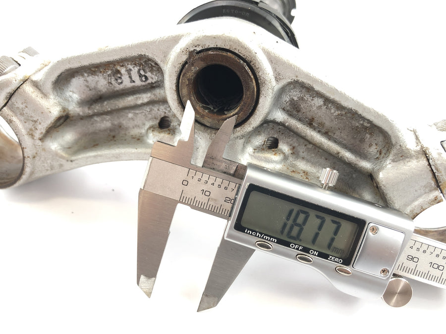 Kawasaki ZR7 ZR750F [1999] - Gabelbrücke unten