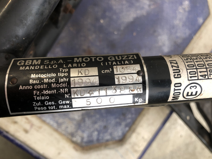 Moto Guzzi California 1100i [1995] - ram med brev