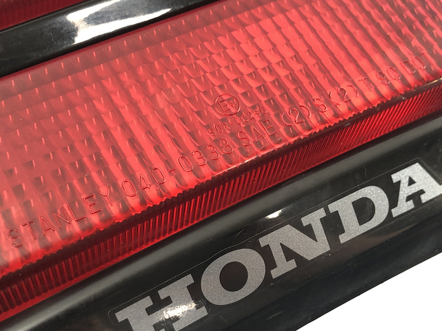 Honda CBR 900 RR Fireblade SC33 [2000] - Rücklicht Heckleuchte Bremslicht mit Verkleidungsrahmen