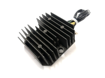 Honda XBR 500 PC15 [1989] - Kontroll av likriktare Tension Regulator Charger 12V