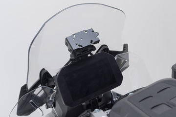 BMW R 1300 GS [2023-2026] - Navihållare i sittbrunnen - bild 1