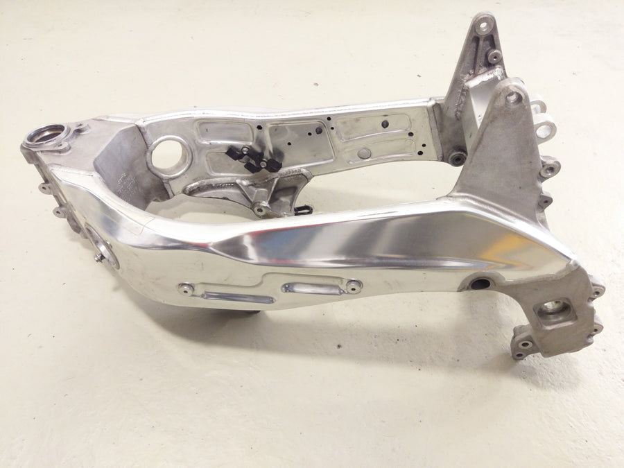 Aprilia RST 1000 Futura [2004] - Ram med papper