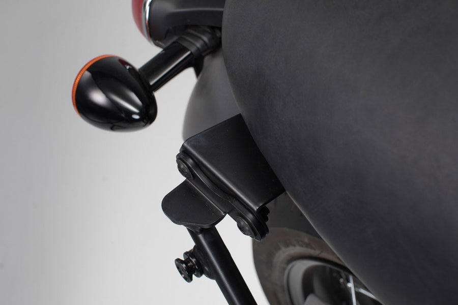 Triumph Bonneville 900 T 100 [2022-2026] - Adapter för SLC/V-LOC sidohållare vänster – bild 1