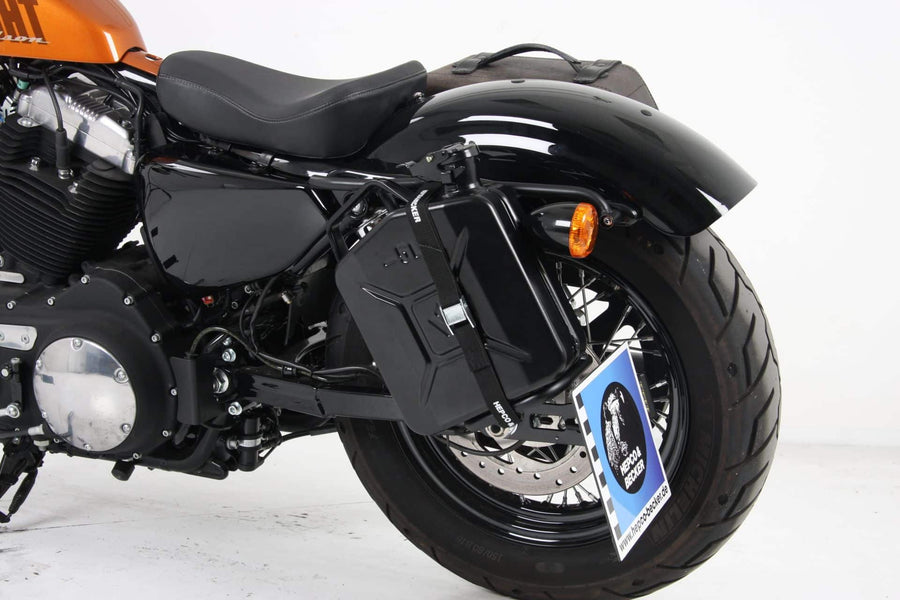 Harley-Davidson Sportster 883 Roadst [2004-2020] - Kanister Cutout inkl. Halter