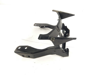 Yamaha XJR 1300 RP10 (2006) - Kåpahållare underram, detaljvy framifrån