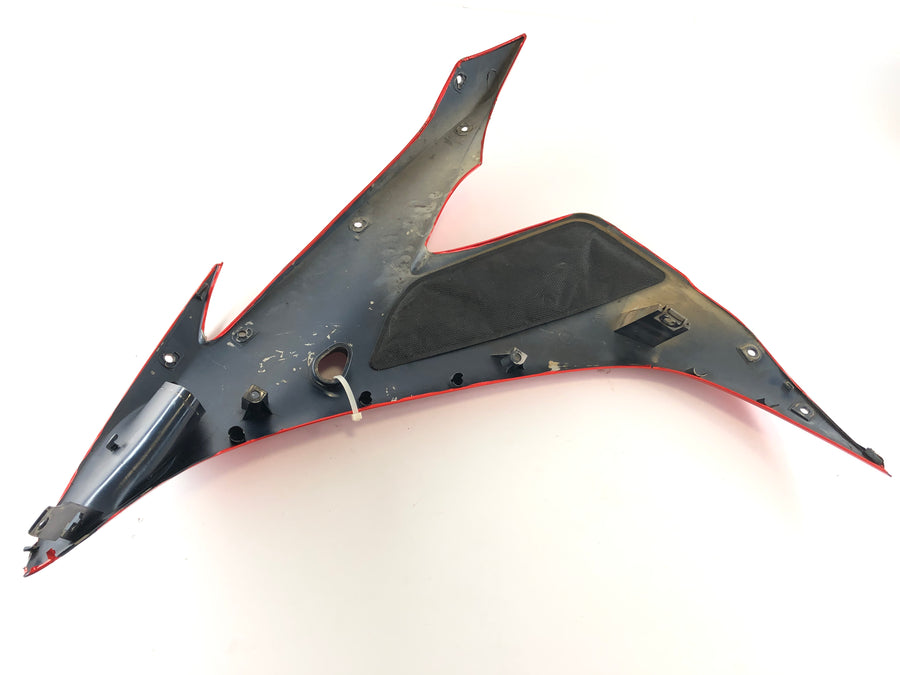 Yamaha YZF R1 RN12 [2005] - Fairing side top right heavily scratched ???