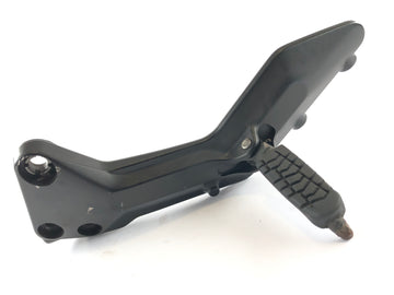 Husqvarna Vitpilen 401 [2021] - Footrest Plate till vänster med förarens fotran