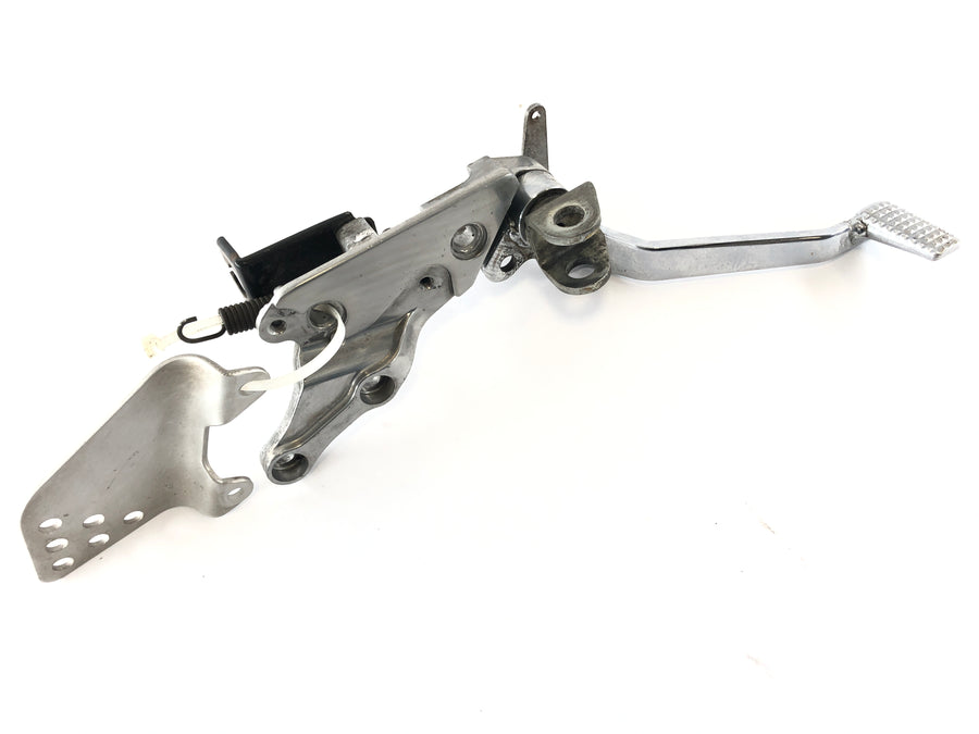 Kawasaki ZRX 1200 S ZRT20A [2003] - Footrest Holder till höger med bromspedalen