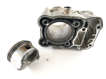 Honda Africa Twin XRV 750 RD07 [1993] - Cylinder med kolvar framför